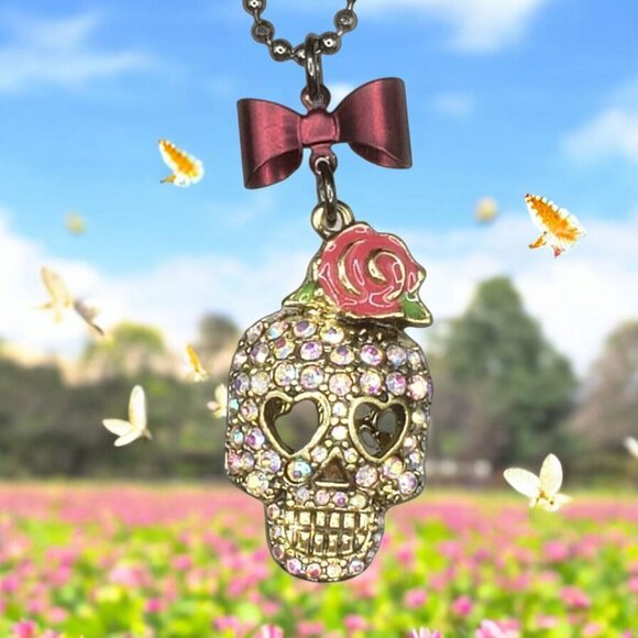 Skull with Rose and Bow Necklace Gift Boxed Enamel Rhinestones Goth Halloween v2 - Picture 1 of 8